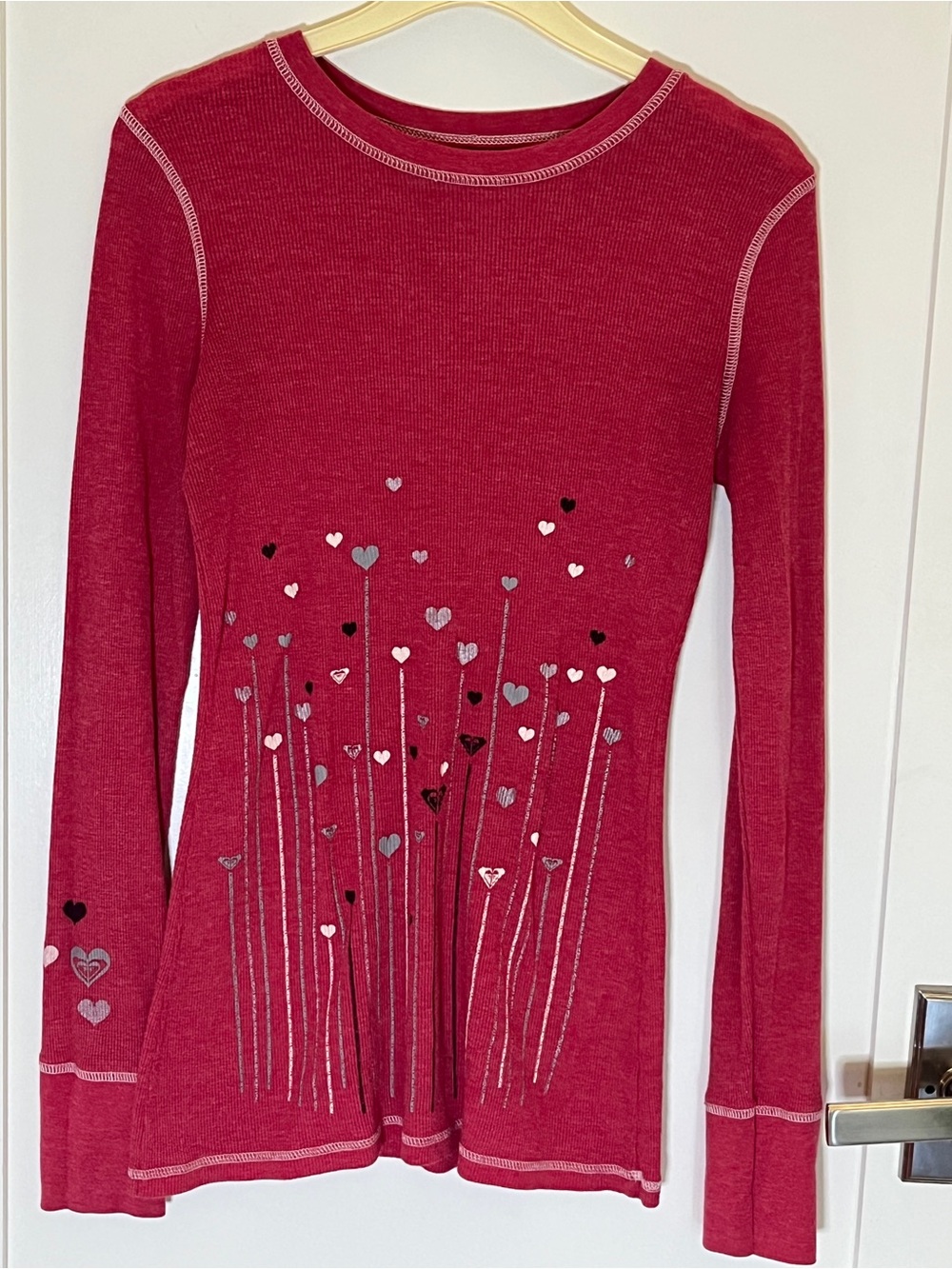 Vintage Roxy Red with Heart Print Long-Sleeve Ribbed Women's Tee. Size Med/Large